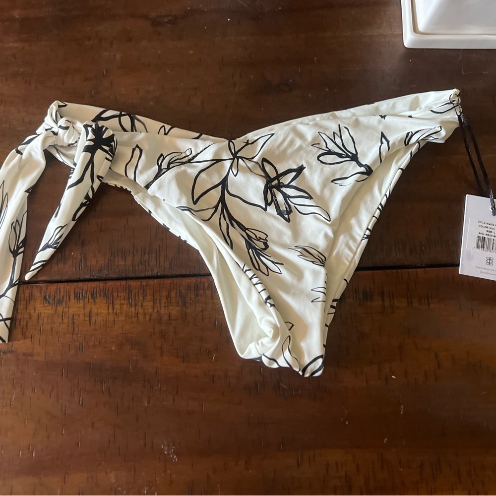 WOMENS REVEL REY BLACK  & WHITE BELLIE BOTTOM NOIR FLORAL BIKINI TOP NWT L